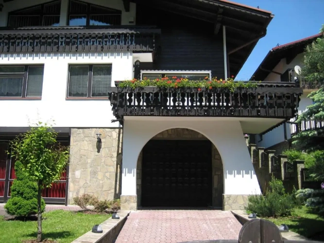 5 Bedrooms Cottage
