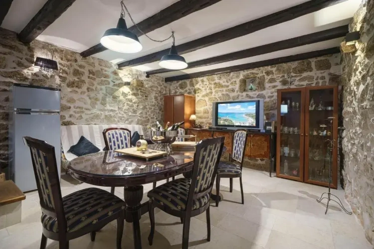 2 Bedrooms Villa