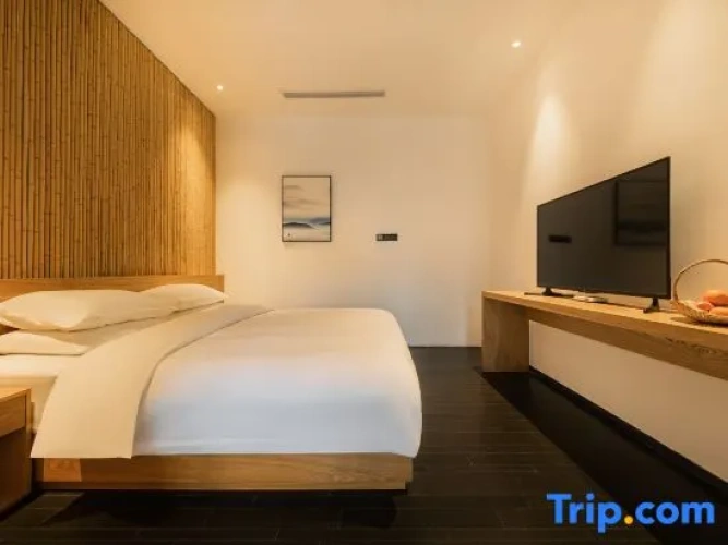 2 Bedrooms Suite with courtyard view