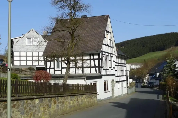 5 Bedrooms Cottage