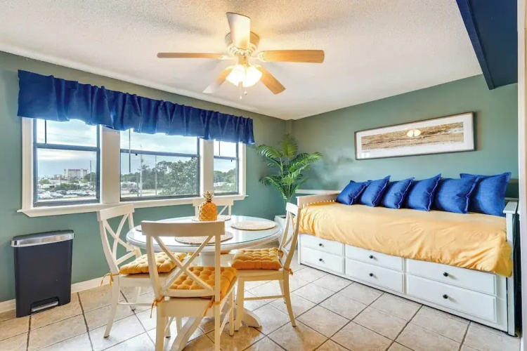 Charming Panama City Studio w/ Community Pool!