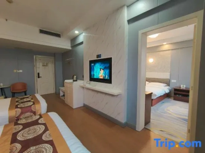 Quadruple Family Suite