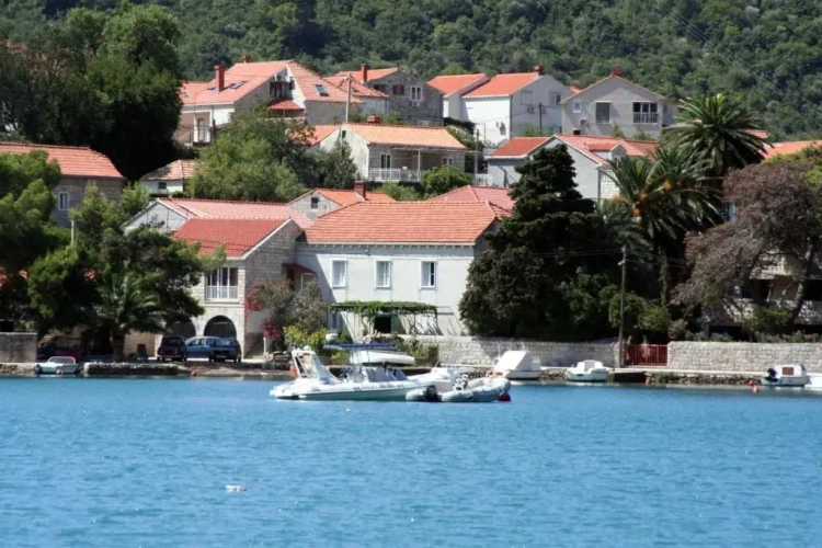 1 Bedroom Apartment with sea view