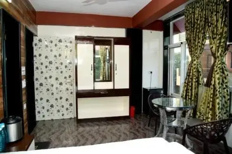 Gangeshwar Guest House