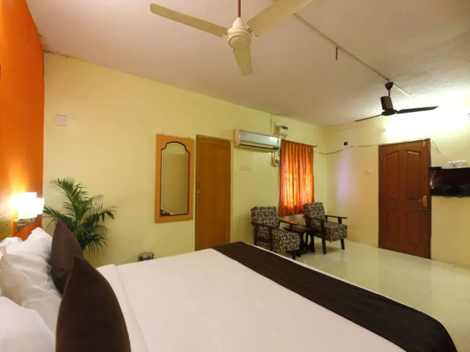 OYO 8033 T Nagar