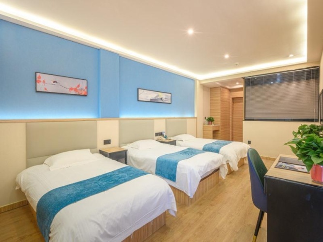 Standard Triple room