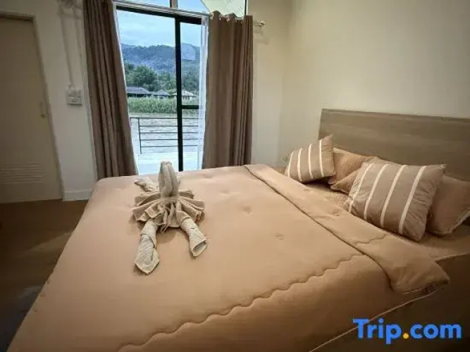 Nicha villa riverfront Thaton