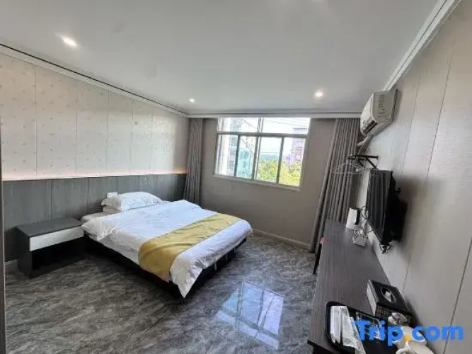 Wanzai Huadu Business Hotel
