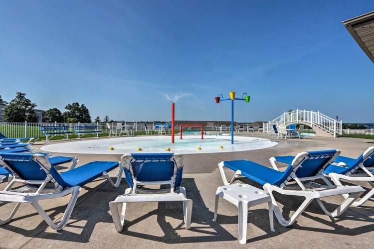 Condo With Lakefront Patio & Community Perks!
