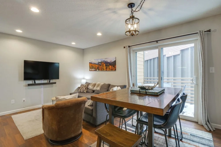 3 Bedrooms Apartment