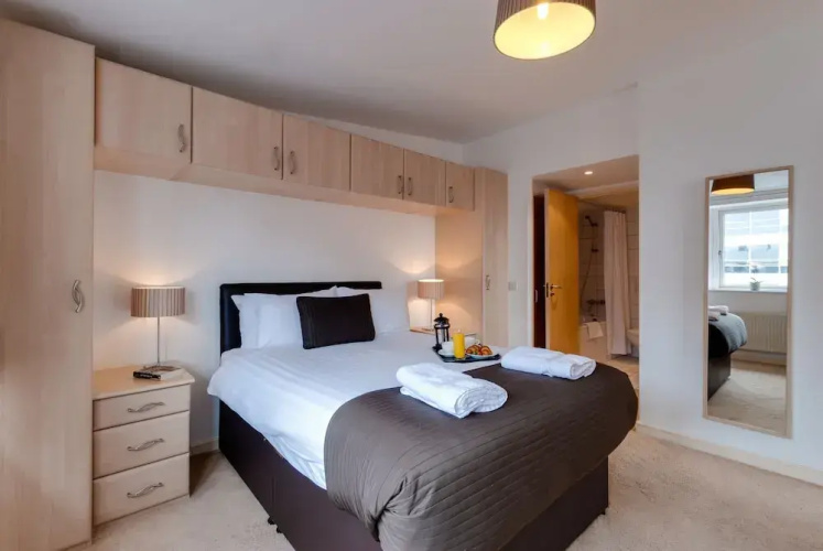 Base Serviced Apartments - The Docks