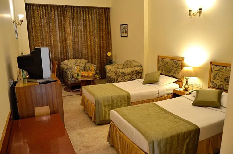 Hotel Meraden Grand