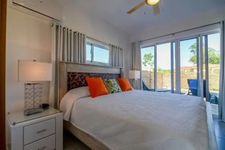 Professionally Decorated Open Concept Villa