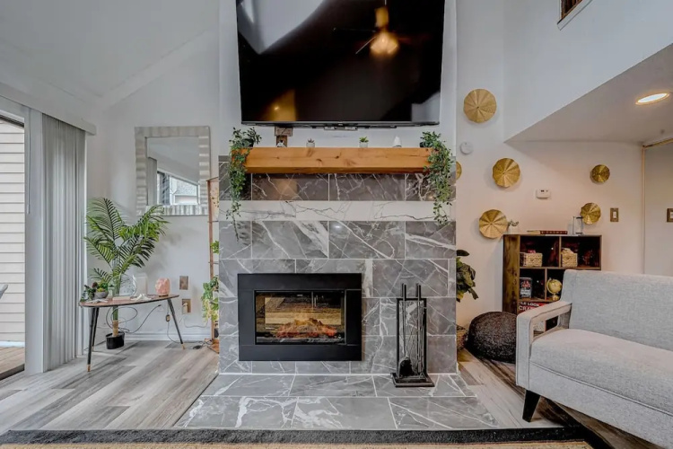Upscale 1BR Condo in Med Center
