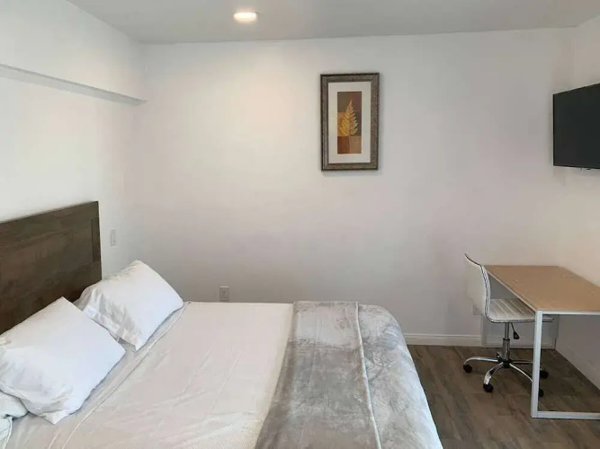 Pine Ave Inn