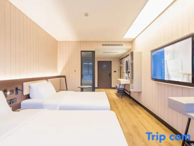 Standard Twin room with view