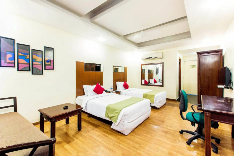 Zo Rooms Lakdi Ka Pool
