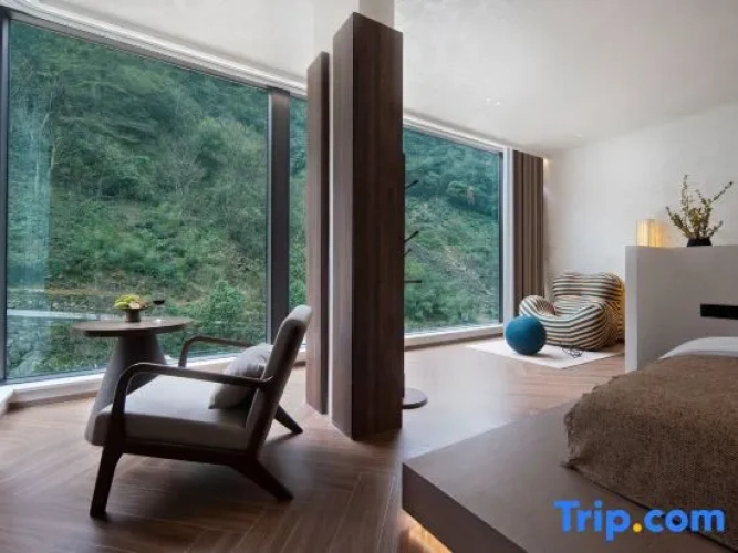 Double Suite with mountain view