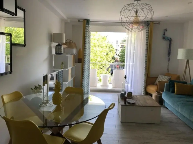 2 Bedrooms Apartment