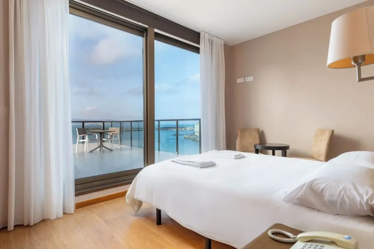 Apartment with balcony and with sea view