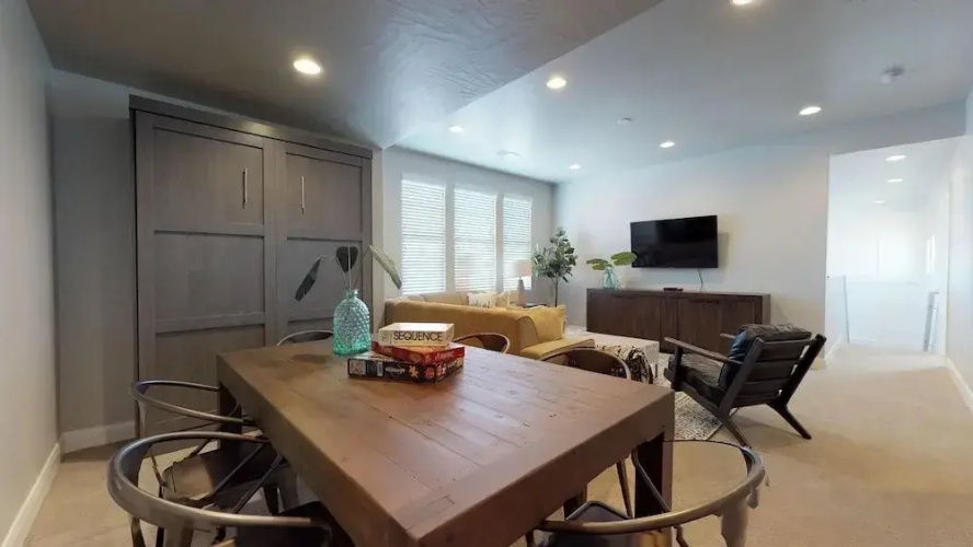 Desert Serenity 4 Bedroom Apts by Redawning