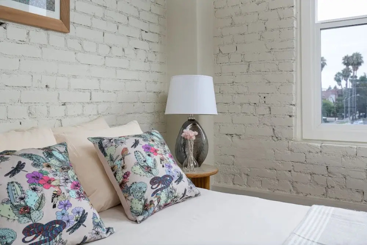 Charming Studio near Downtown! CDC Sanitized!