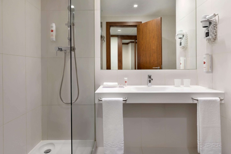 Ramada by Wyndham Lisbon photo 13