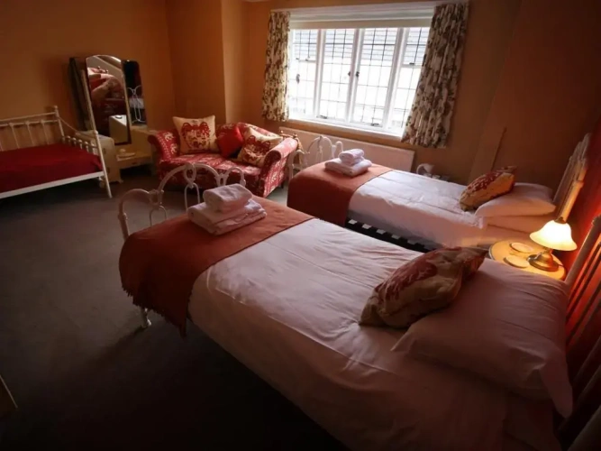 Standard Triple room