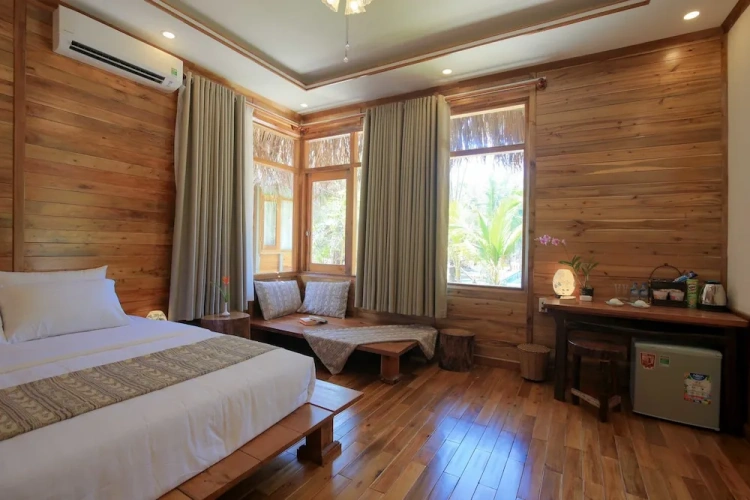 Deluxe room with balcony and with garden view