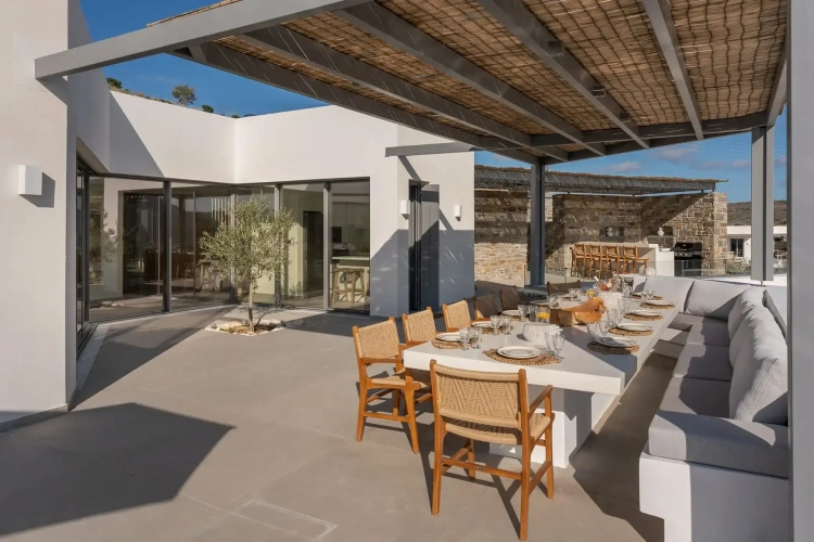 4 Bedrooms Villa