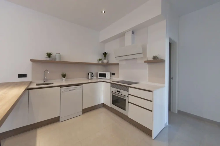 2 Bedrooms Luxury Apartment