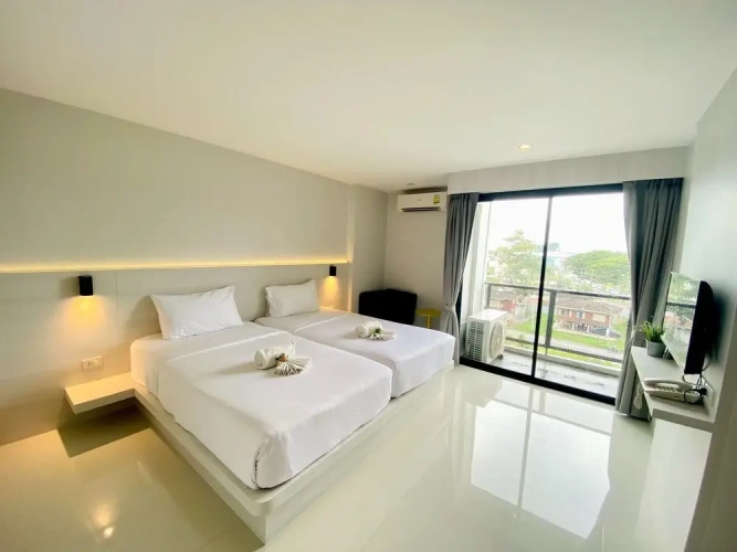 Standard Twin room with balcony
