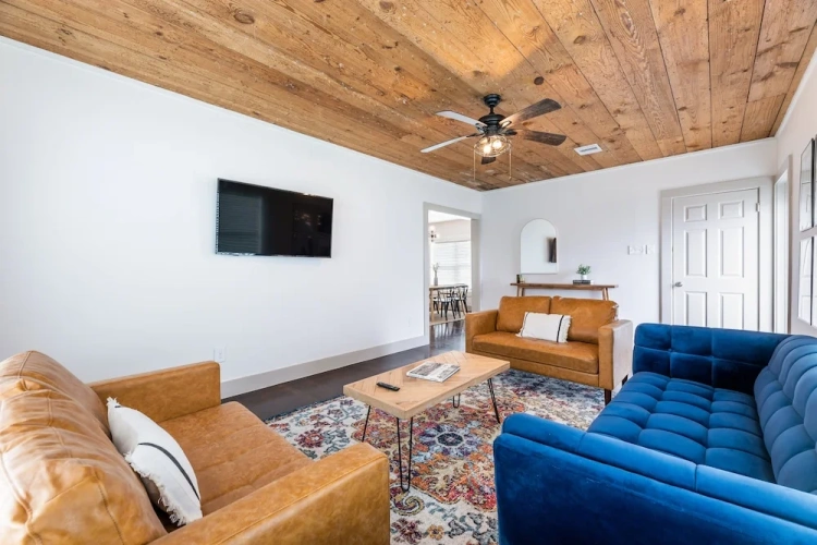 3 Bedrooms Cottage with balcony