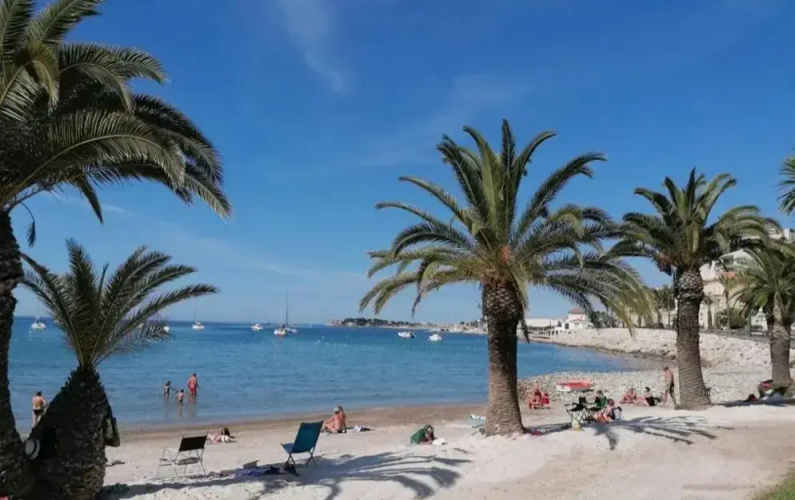 Charmant studio clim pinède 1 min de la mer