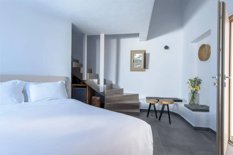 Earino Suites & Villas