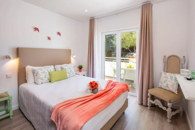 1 Bedroom Family Basement Apartment with balcony