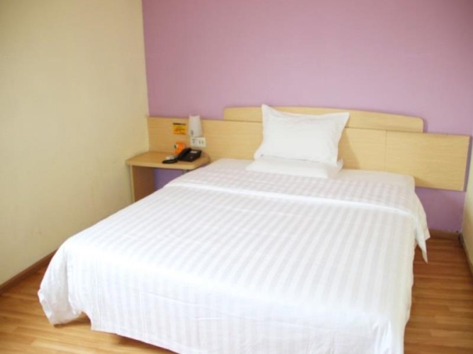 Standard Twin room with city view