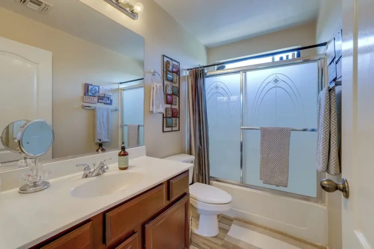4 Bedrooms Cottage