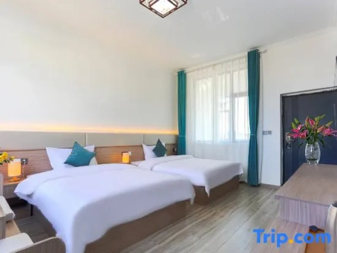 Standard Twin room with mountain view