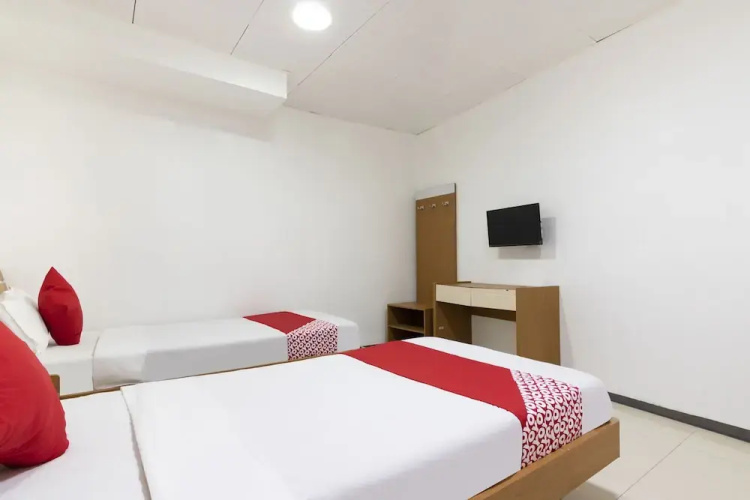 OYO 416 Lucky Hotel