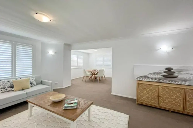 5 Bedrooms Cottage