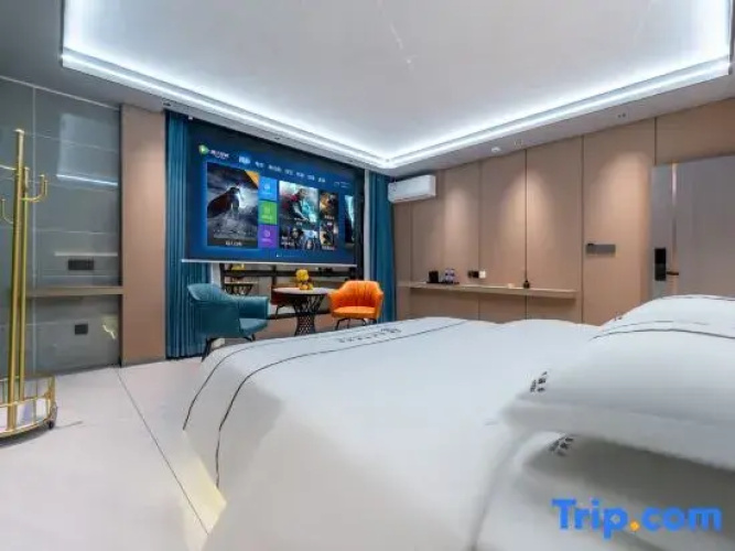 Pinyou Smart Hotel (Qujing Nancheng Store)