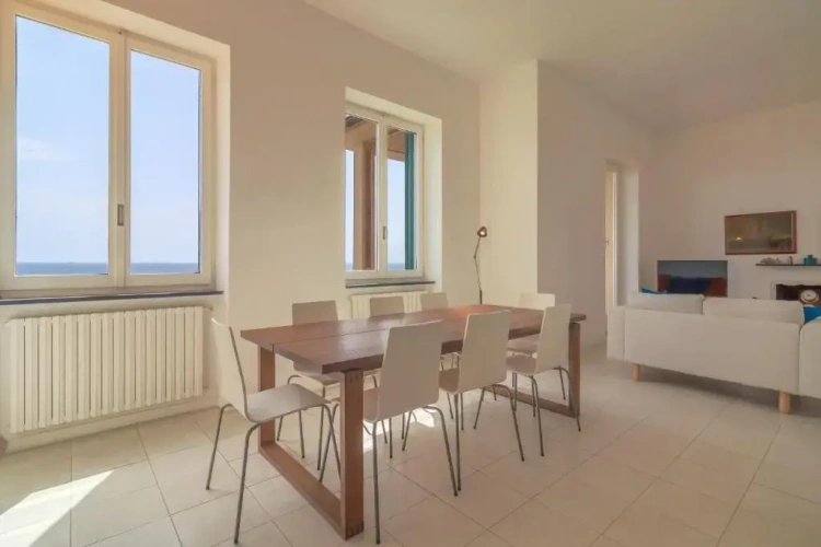 3 Bedrooms Apartment