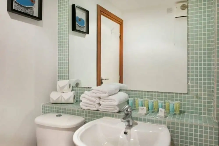 2 Bedrooms Apartment