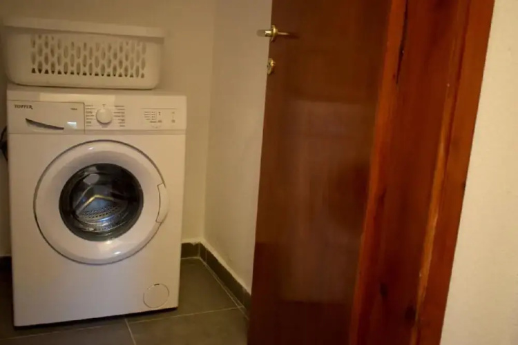 Apt - Sleeps 4 - Pets Ok - Parking - Balcony