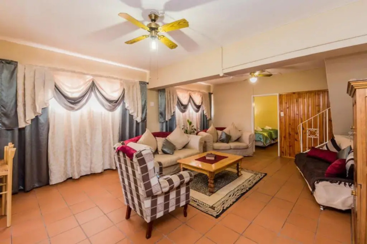 Ajee B&b
