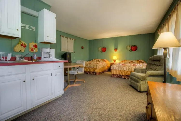 Motel in the Meadow