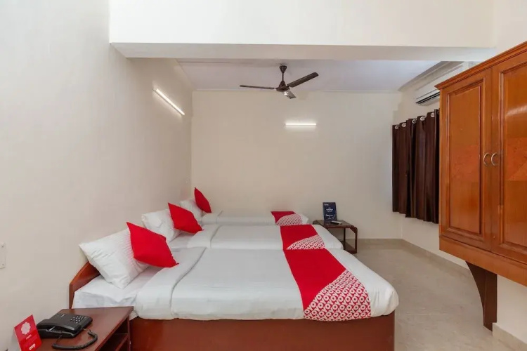 OYO Flagship 17298 Kishore Inn
