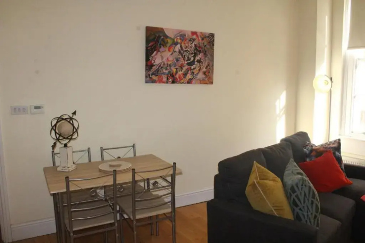 Beautiful 2 bedroom apartment in central Bath