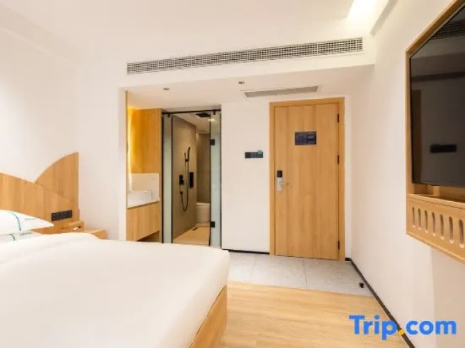Standard Double room with street view